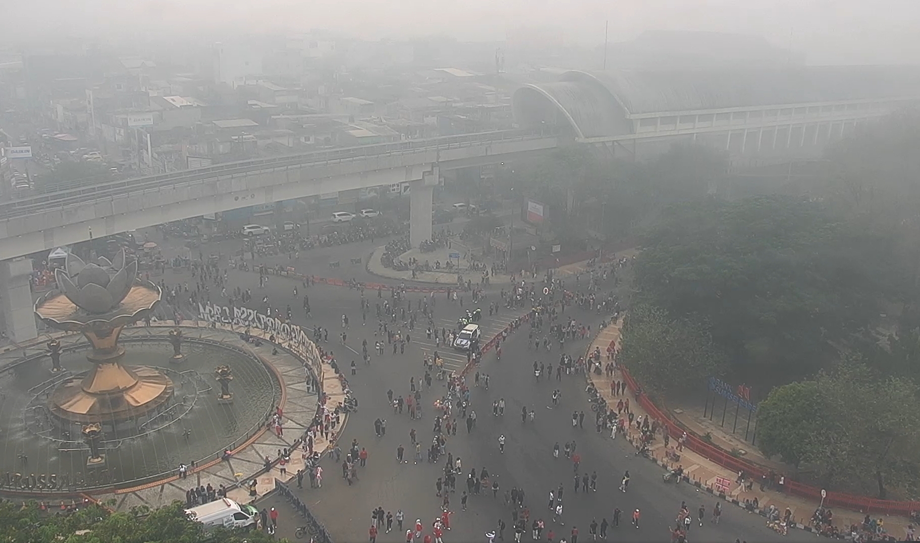 Kabut Asap Tebal Ganggu Aktivitas Warga Palembang, Kualitas Udara Masuk Kategori Tidak Sehat