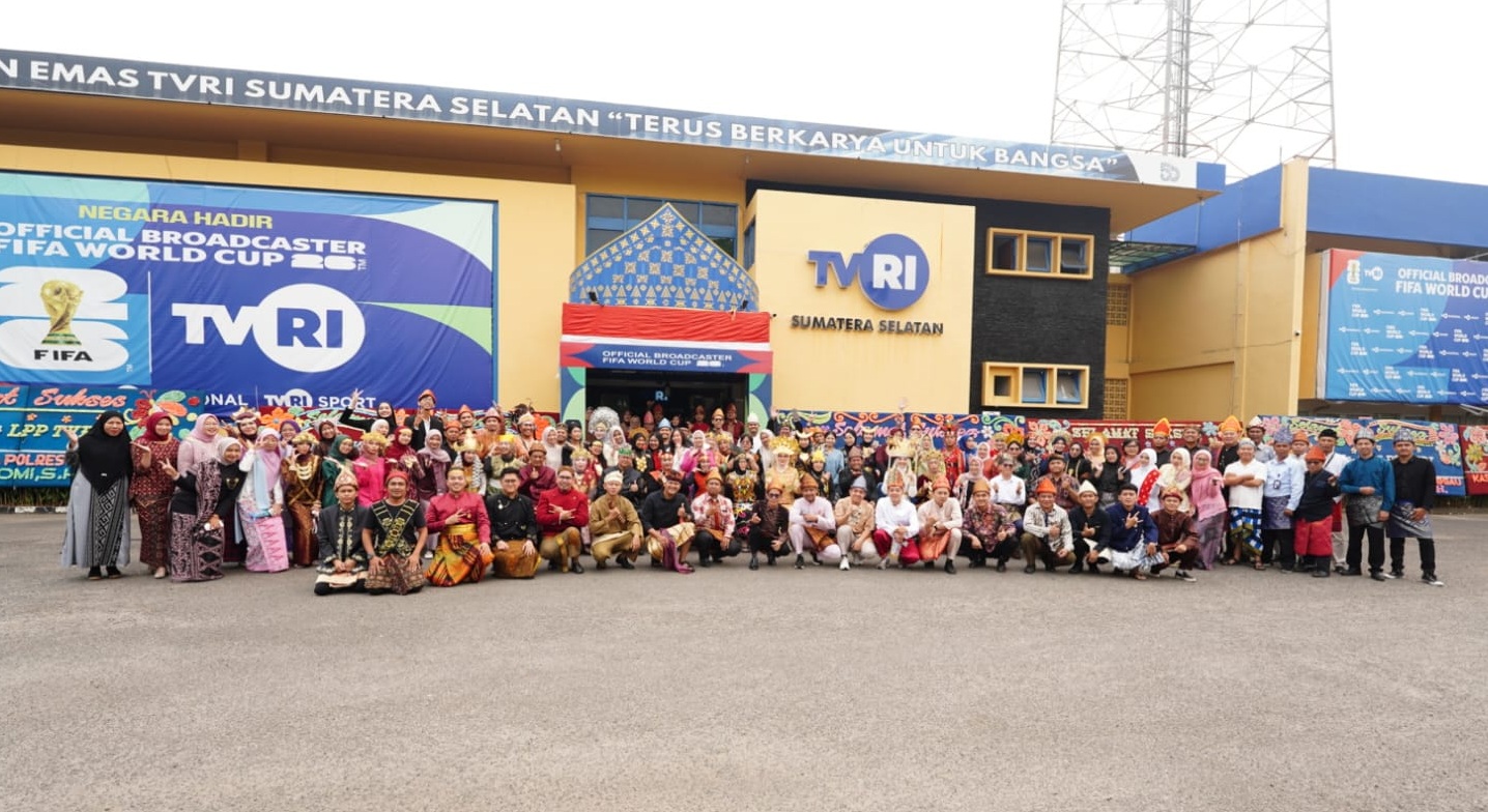 Semarak HUT ke-64 TVRI, Karyawan Sumsel Tampil dengan Busana Adat
